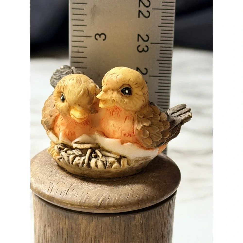 TRINKET BOX WITH LID & 2‎ CUTE LITTLE BIRDS ON IT 2.5